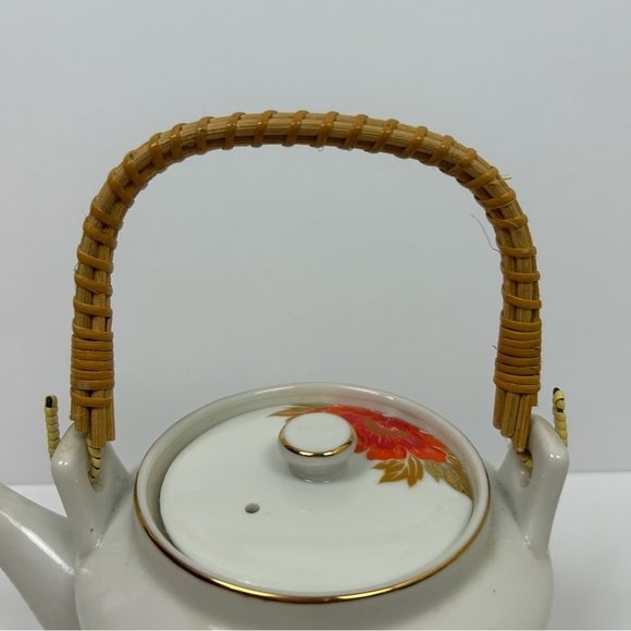 Otagiri Peony Teapot red & gold on white porcelain with bamboo rattan handle - Picture 3 of 10
